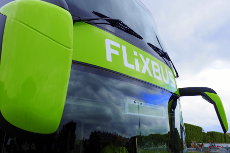Mit dem Fernbus auf die Piste: FlixBus steuert mehr als 20 Skigebiete an
